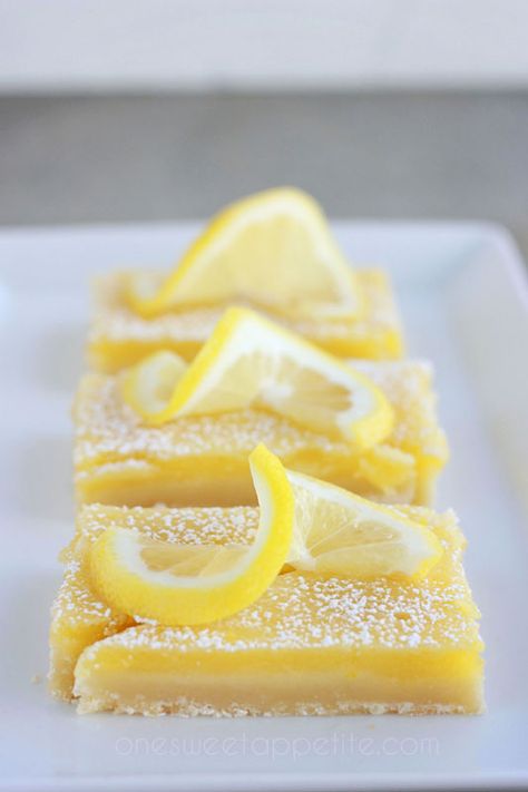 Yellow Party Foods, Perfect Lemon Bars, Yellow Desserts, Lemon Bars Recipe, Lemon Dessert Recipes, Shower Desserts, Yellow Foods, Comfort Food Southern, Lemon Bars