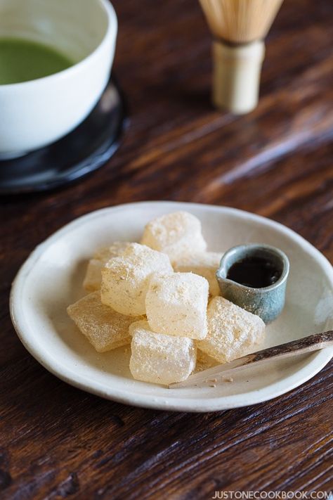 Warabi Mochi | Easy Japanese Recipes at JustOneCookbook.com Warabi Mochi, Creative Treats, Summertime Snacks, Food Reference, Just One Cookbook, Japanese Wagashi, Mochi Recipe, Asian Sweets, Easy Japanese Recipes