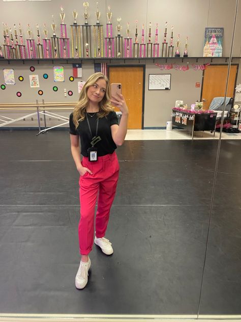 Teacher outfit Dance Teacher Aesthetic Outfit, Dance Teacher Outfits Fashion, Pe Class Outfit, Dance Teacher Outfits, Dance Teacher Aesthetic, Pe Teacher Outfits, Outfits Maestra, Comp Dance, Teacher Interview Outfit