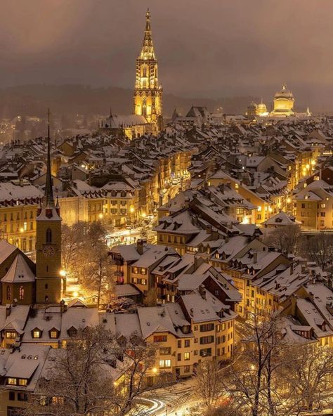 Switzerland Christmas, Bern Switzerland, Switzerland Travel, Places In The World, Wonderful Picture, Destination Voyage, Samar, Rooftops, Beautiful Places In The World