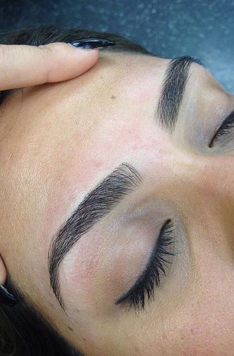 Thick Eyebrow Shapes, Eyebrow Tutorial Shaping, Permanente Make-up, Best Eyebrow Makeup, How To Do Eyebrows, Perfect Eyebrow Shape, Eyebrow Hacks, Arched Eyebrows, Eyebrow Grooming