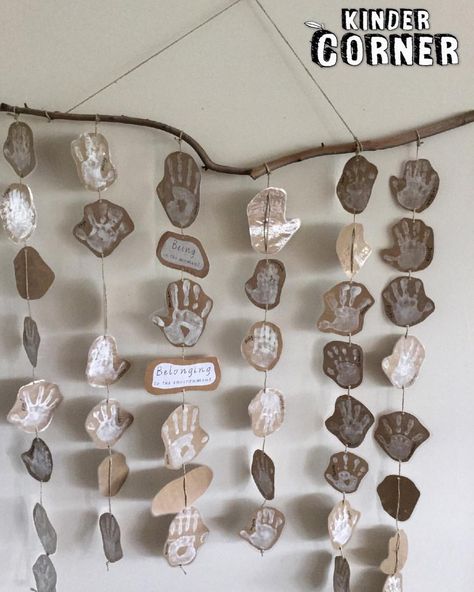 “Being, belonging & becoming 🌟 This was a group project that promotes a sense of belonging to the…” Reggio Emilia Classroom, Maluchy Montessori, Reggio Inspired Classrooms, Reggio Emilia Inspired, Reggio Classroom, Preschool Rooms, Sense Of Belonging, Diy Tree, Deco Nature