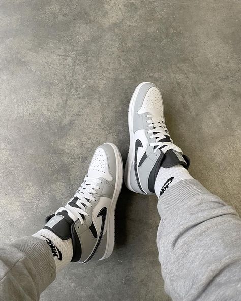 Jordan Shoes For Men Outfits, Grey Jordans Outfit Men, Air Jordan 1 Mid Outfit Man, Snikers Shoes Men, Air Jordan Outfits Men, Air Jordan Shoes For Men, Jordan 1 Men, Jordan 1 Mid Outfit, Shoes Guys