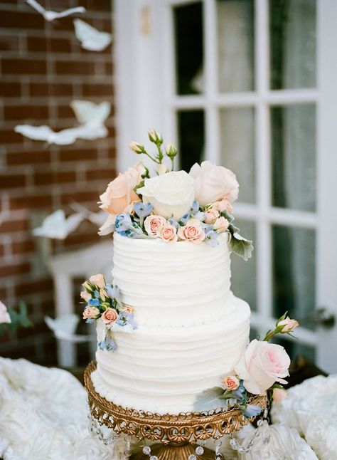 Vintage Pasta, Buttercream Cake Decorating, Floral Wedding Cakes, Buttercream Wedding Cake, Wedding Cakes Blue, Cool Wedding Cakes, Wedding Cakes Vintage, White Wedding Cake, Wedding Cakes With Flowers