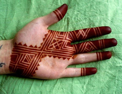 Tape Henna Design, West African Henna Designs, West African Henna, African Henna Designs, African Henna, Henna Mehndi Designs, Tattoo Ideas Inspiration, Unique Henna, Finger Henna Designs