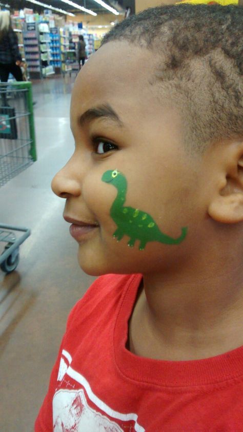 Easy Face Painting Dinosaur, Preschool Face Painting Ideas, Simple Boy Face Paint, Dinasour Face Painting, Simple Face Painting For Halloween, Simple Easy Face Painting, Simple Dinosaur Face Paint, Boy Face Paint Easy, Easy Things To Face Paint