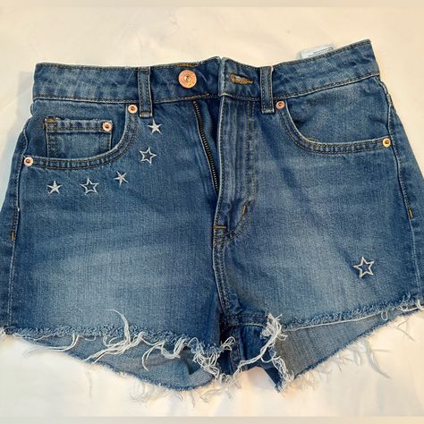 H&M Blue Jean Shorts With Silver Embroidered Stars And Fringe At The Bottom - Size 2 - Never Worn Jeans Embroidery, Art Jeans, Embroidered Stars, Jeans Embroidered, Concert Outfits, Star Embroidery, H&m Shorts, Denim Patches, Star Jeans