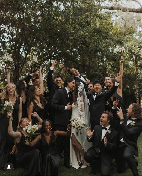 City Wedding Bridesmaids, Classic Wedding Aesthetic Black And White, Black Tie Engagement Photos, Black Wedding Guest Attire, Bridesmaid And Groomsmen Pictures, Black Tie Beach Wedding, Elegant Wedding Aesthetic, Wedding Group Photos, Wedding Parties Pictures