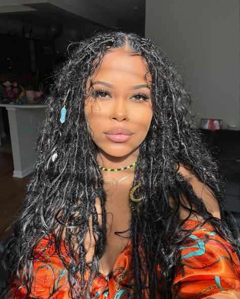 Bohieman Knotless Box Braids Hairstyles, Boho Locs Natural Hair, Layered Boho Locs, Fuschia Hair Black Women, Curly Boho Locs, Faux Locs With Curly Hair, Messy Boho Locs Black Women, Goddess Hairstyles For Black Women, Goddess Locs Black Women