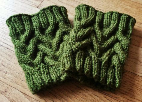 Boot Cuffs Knit Pattern Free, Knitting Gloves Tutorial, Knit Boot Cuffs Pattern, Knit Boot Cuffs, Boot Cuff Pattern, Beginner Knit Scarf, Cuff Pattern, Loop Knitting, Knitted Boot Cuffs