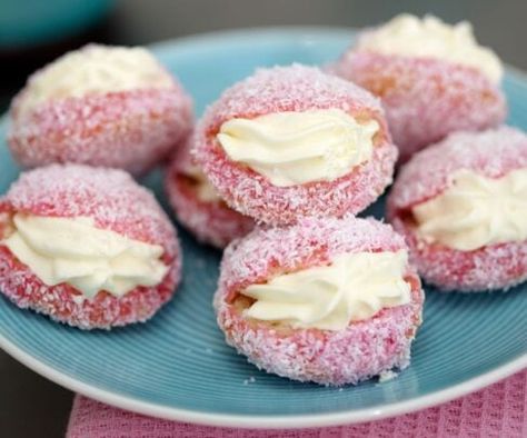 Sponge Kisses Recipe, Jane Craig, Jelly Recipes Desserts, Jelly Cupcakes, Jubilee Cake, Jelly Cakes, Sponge Cakes, Cupcakes Recipes, Whoopie Pie