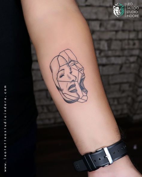 The tattoos portray two faces where a person smile outside and cry inside. Tattoo Leo, Face Tattoos For Women, Leo Tattoo, Laugh Now Cry Later, Matching Tats, Medusa Tattoo Design, Leo Tattoos, Mask Tattoo, Medusa Tattoo