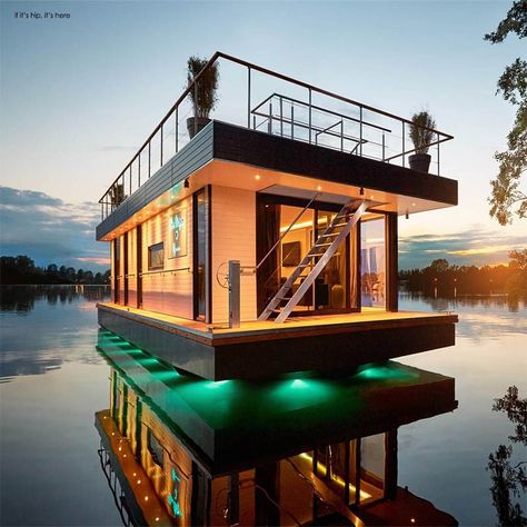 Eco-Friendly High-End Living That Floats: Rev House Houseboats. – if it's hip, it's here Houseboat Living, Floating Architecture, Floating Boat, Haus Am See, Building A Container Home, Water House, Tiny House Movement, Floating House, Beach Bungalows