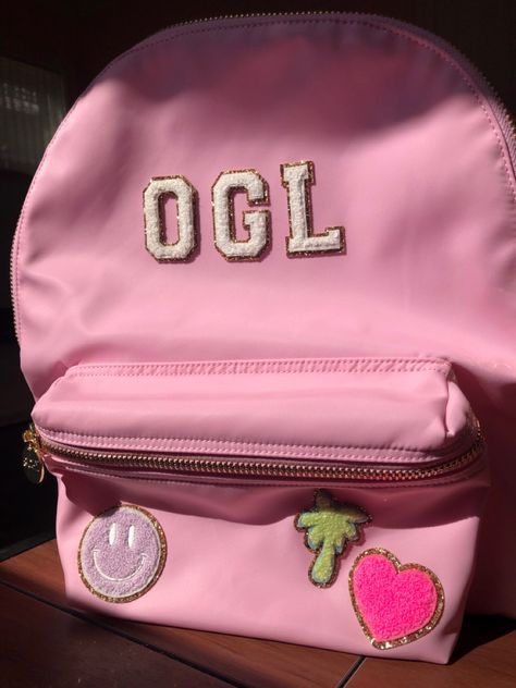 Stoney Clover Lane Backpack Ideas, Bags Preppy, Bama Rush, Preppy School Supplies, Backpack Ideas, Preppy Backpack, Senior Stuff, Preppy School, Stoney Clover Lane