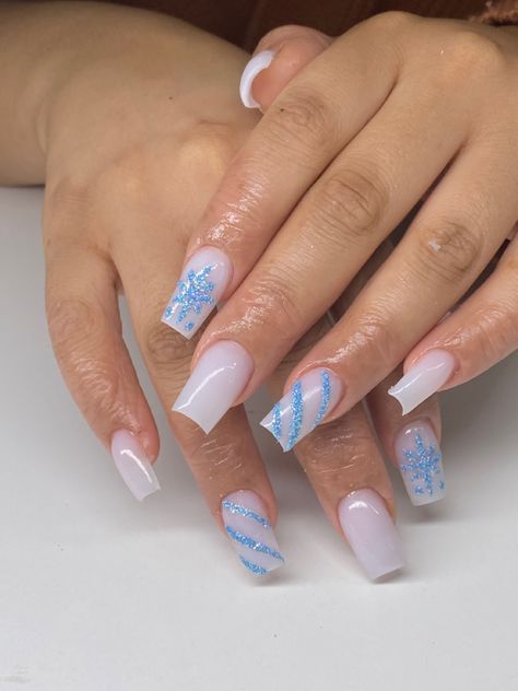 Winter Christmas Nails Acrylic Square, White Christmas Nails Coffin Short, Blue Snow Flakes Nails, Blue Short Christmas Nails, Winter Wonderland Nails Short, Winter Nails Design Ideas 2024, Light Blue Christmas Nails Winter, Winter Wonderland Nails Acrylic Blue, Baby Blue Snowflake Nails