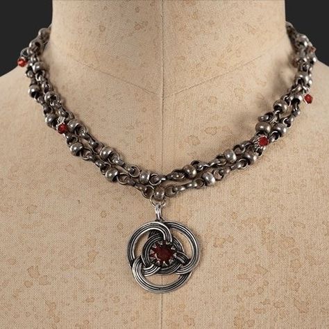 Game Of Thrones Necklace, Game Of Thrones Jewelry, Silver Jewlery, Targaryen Aesthetic, Rhaenyra Targaryen, Dragon Jewelry, House Of Dragons, Expensive Jewelry, Fancy Jewellery