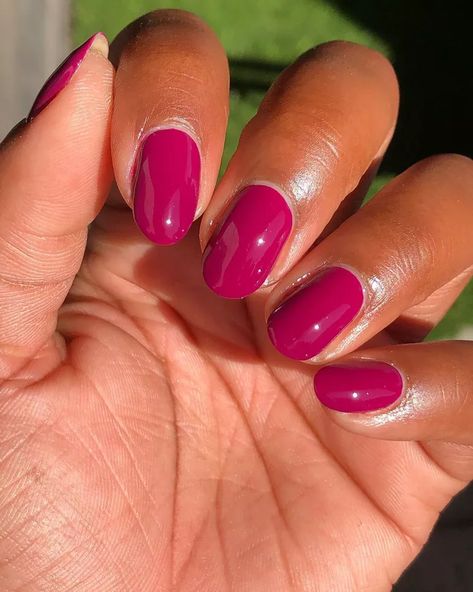 25 Trendy Winter Nail Colors for 2022 Fall Berry Nails, Berry Nail Color, Winter Berry Nails, Trendy Winter Nail Colors, Winter Nail Color, Berry Nail Polish, Trending Nail Colors, Natural Fake Nails, Nail Polish Colors Winter