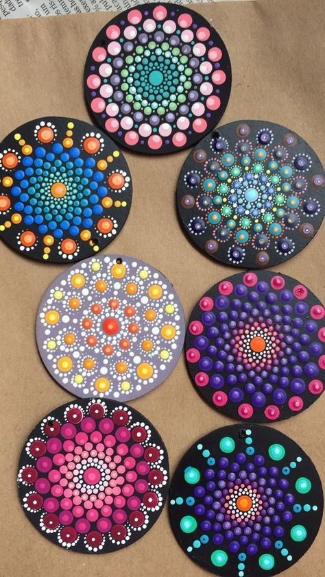 Mandala Painted Rocks 785 Mandala Painted Rocks, Mandala Rock Art, Cd Crafts, Cd Art, Mandala Art Lesson, Rock Painting Patterns, Pola Gelang, Mandala Artwork, Mandala Rocks