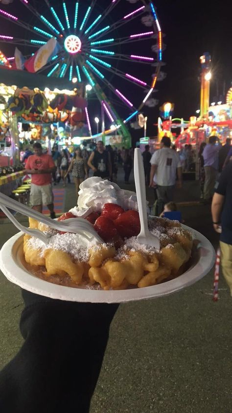 Fair Food, Eat way too much😜 Fair Foods Carnival Eats, Food Festival Aesthetic, State Fair Aesthetic, Food Plates, State Fair Food, Bbq Dishes, Food Fair, Carnival Food, Summer Aesthetics