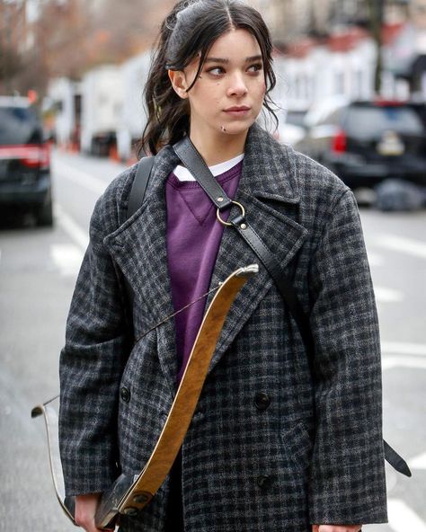 Hailee Steinfeld Updates on Instagram: “I simply won’t survive 💜🏹🥴 #haileesteinfeld #hawkeye #katebishop” Hawkeye Kate Bishop, Jessy Nelson, Kate Bishop Hawkeye, Young Avengers, Kate Bishop, Clint Barton, Marvel Women, Hailee Steinfeld, Marvel Fan