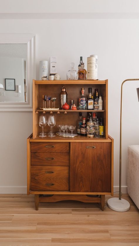 Modern Bar Cabinet, Mid Century Modern Bar, Home Bar Cabinet, Diy Home Bar, Drink Bar, Mid Century Bar, Modern Bar, Bar Ideas, Apartment Inspiration