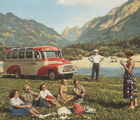 1950's Picnic summer vintage nature retro picnic bus old photos 1950's Vintage Summer Photography, Picnic Pictures, Vintage Road Trip, Camping Photo, Vintage Picnic, Colored Glasses, Ancestry Genealogy, Vintage Camping, Time Photo