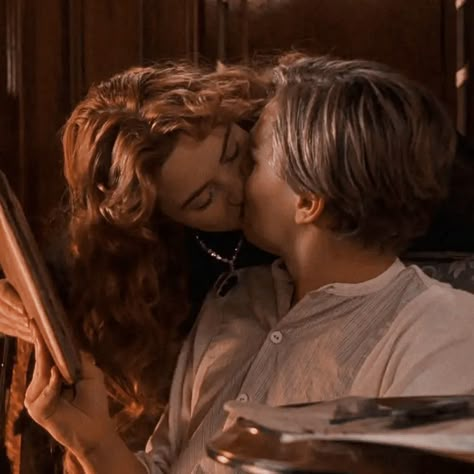 Photo of Jack and Rose from titanic. Rose And Jack Titanic Aesthetic, Jack Titanic Aesthetic, Rose And Jack Titanic, Rose From Titanic, Jack Titanic, Titanic Aesthetic, Rose Dawson, Jack And Rose, Leo And Kate