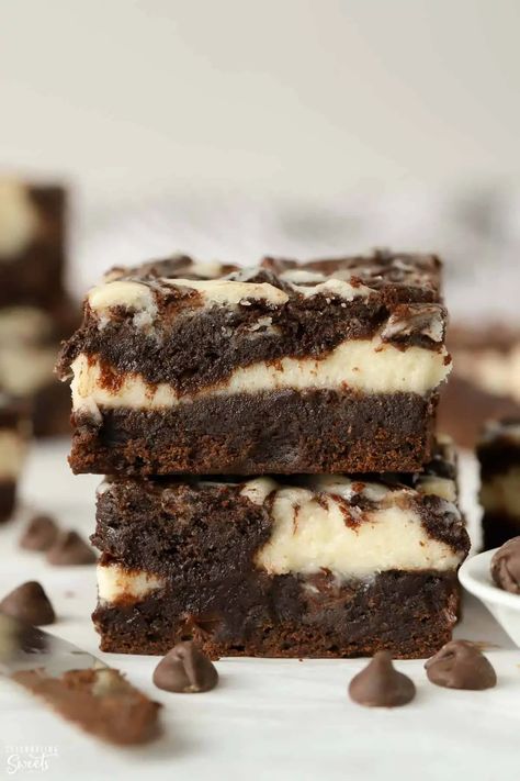 These swirled cream cheese brownies are two desserts in one! A combination of chocolate brownies and cheesecake. Rich fudgy brownies with thick swirls of sweet and tangy cream cheese. Cream Cheese Swirl Brownies, Cheesecake Swirl Brownies, Cheesecake Brownies Recipe, Cream Cheese Swirl, Raw Brownies, Cheese Brownies, Fudgy Brownie Recipe, Cream Cheese Brownies, Swirl Brownies