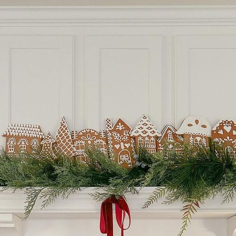 𝐃𝐈𝐘 𝐓𝐨𝐠𝐞𝐭𝐡𝐞𝐫 | 𝐇𝐨𝐦𝐞 𝐃𝐞𝐬𝐢𝐠𝐧 on Instagram: "A little kitchen mantle Christmas inspo. If you’ve been following along in stories this week, you’ve seen me baking, piping and assembling gingerbread houses for my last week of orders. It’s been fun sharing my gingerbread making with you this past week. It’s pretty much consumed most of my time these last few months, but I love it. I love creating these little homes to help invite the smells, tastes, and spirit of Christmas. They’re a ton of work but to give families this little bit of joy this season is magical ✨. This gingerbread mantle village is made of scraps of homes I made that didn’t quite make the cut. I didn’t have the heart to throw them away, so instead I put them up here to display, and a little Christmas decorati Gingerbread House Mantle Decor, Gingerbread Mantle Decor, Gingerbread Mantle, Kitchen Mantle, Mantle Christmas, Gingerbread Christmas Decor, Gingerbread Village, Christmas Gingerbread House, Spirit Of Christmas