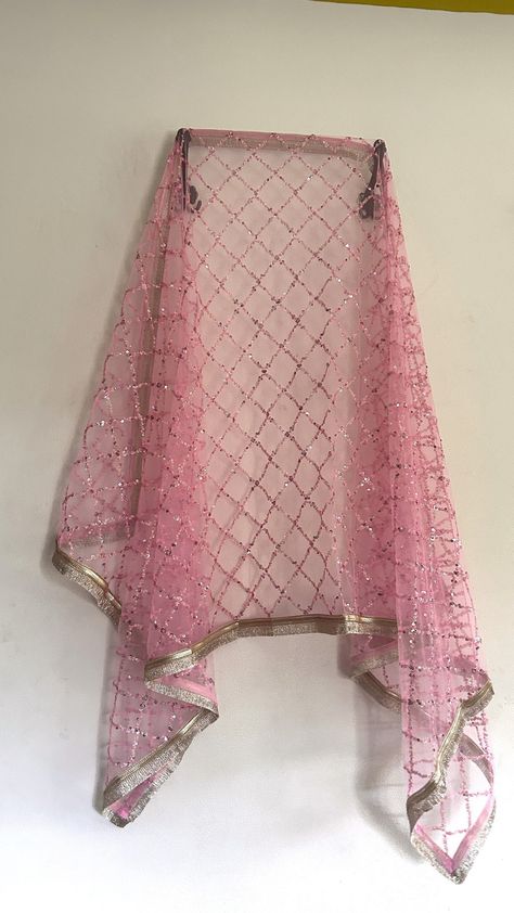 Dupatta Bridal, Indian Dupatta, Pink Dupatta, Golden Border, Wedding Veil Accessories, Look Classy, Net Dupatta, Gold Threads, Wedding Veils