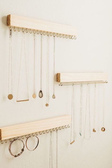 Necklace Organizer Diy, Declutter Organization, Jewelry Wall Display, Jewelry Organizer Diy Wall, Jewerly Organizer, Organizer Diy, Jewellery Holder, Jewelry Organizer Wall, Jewelry Wall