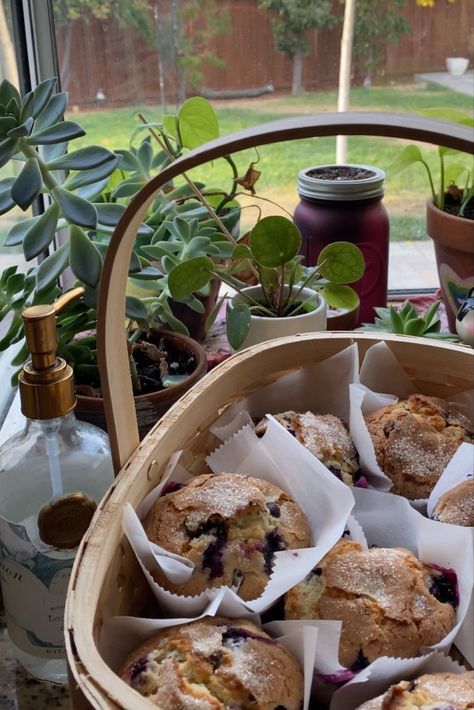 Homemade Muffins Aesthetic, Homestead Baking Aesthetic, Food Basket Aesthetic, Baking Aesthetic Muffins, Basket Of Muffins, Cottage Core Baking Aesthetic, Baking Muffins Aesthetic, Vintage Baking Aesthetic, Blueberry Muffins Aesthetic