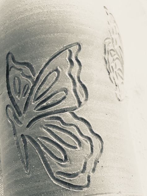 New butterfly design carved onto a tumbler Designs To Carve Into Clay, Carving Ideas Pottery, Ceramics Pattern Ideas, Carved Designs On Pottery, Carved Flowers Pottery, Butterfly Sgraffito, Pottery Carving Designs, Carving Ceramics Ideas, Carved Vases Ceramic Pottery