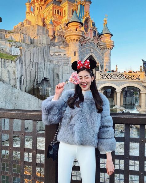 Hongkong Disneyland Outfit Winter, Japan January Outfit, Shanghai Winter Outfit, Disneyland Tokyo Outfit, Tokyo Disneyland Outfit Winter, Tokyo Disneyland Outfit, Disneyland Winter Outfit, Hongkong Disneyland Outfit, Disneyland Outfits Winter