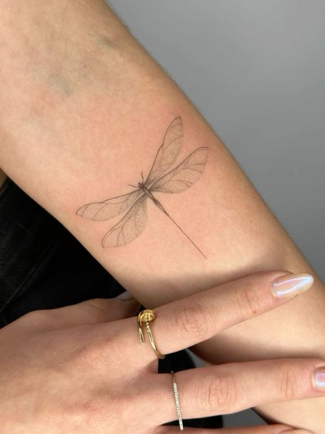 Matching Tree Tattoos, Melanie Harlow, Firefly Tattoo, Dragonfly Tattoo Design, Chic Tattoo, Muster Tattoos, Petite Tattoos, Tatuaje A Color, Dragonfly Tattoo