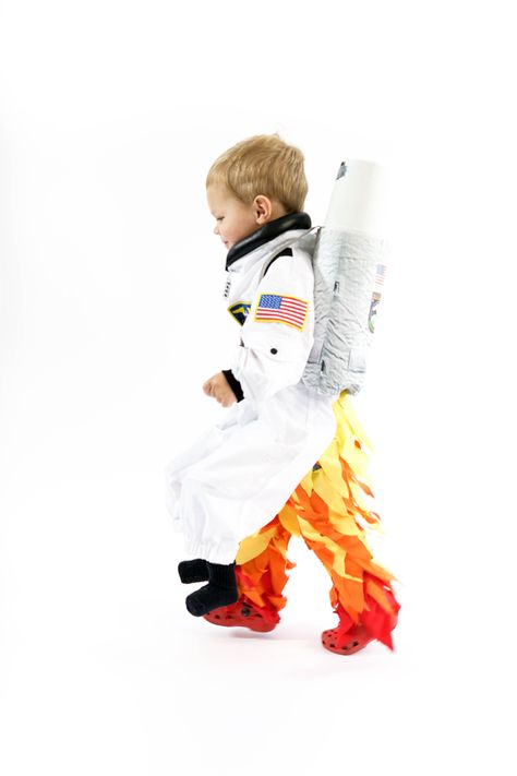 Rocket Astronaut Costume | Oh Happy Day! Diy Astronaut Costume, Weekend Mode, Carnaval Kids, Baby Kostüm, Madeline Costume, Girls Costumes, Rocket Costume, Diy Halloween Costumes For Kids, Astronaut Costume