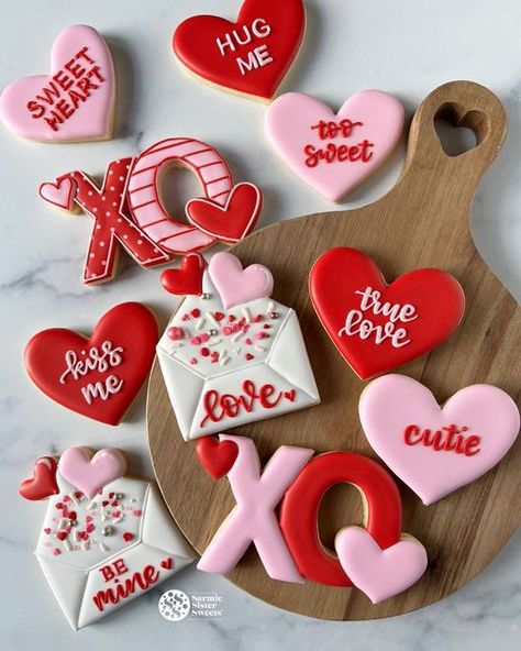 Valentines Cookies Decorated Ideas, Vday Cookies, Royal Icing Cookies Recipe, Valentines Cookie, Valentine Cookies Decorated, Valentines Day Sugar Cookies, Cookie Cake Designs, Valentine Sugar Cookies, Valentines Baking