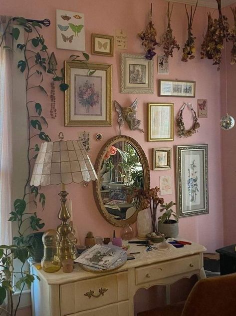 Pink And Green Vintage Bedroom, Aesthetic Room With Pink Walls, Mirror And Painting Wall Decor, Pink And Green Bedroom Aesthetic Vintage, Aesthetically Pleasing Pictures Vintage, Pink Walls Room Aesthetic, Granny Core Bedroom, Girly Cottage Core Bedroom, Pink Walled Bedroom