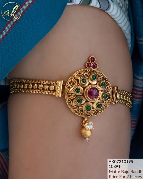 Baaju Bandh Gold Designs, Bajubandh Design Gold Simple, Armlet Gold Indian Arm Bracelets, Vanki Designs Jewellery, Armlet Gold, Temple Jewellery Earrings, Gold Arm Band, Gold Pearl Jewelry, Gold Bridal Necklace