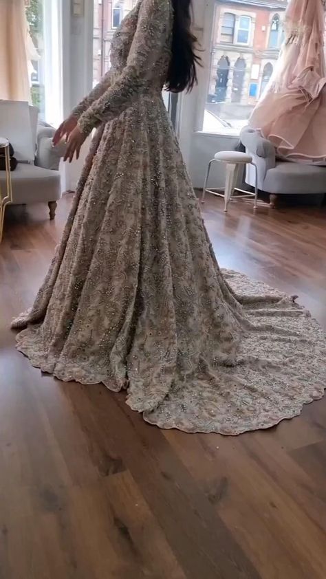 Nikkah Outfit Pakistani Bridal, Nikah Dress Pakistani, Nikkah Outfit, Small Wedding Decor, Designer Dresses Elegant, Nikah Dress, Walima Dress, Pakistani Bridal Jewelry, Nikkah Dress