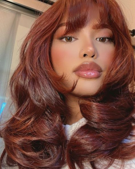 Monique Yvonne, Red Hair On Brown Skin, Latina Hair Color Ideas, Pamela Rose, Hair Color For Brown Skin, Cinnamon Hair, Latina Hair, Girl Hair Colors, Wine Hair