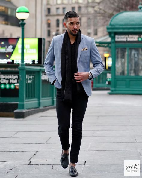 Pastel blue blazer worn with black dress shirt, jeans, and shoes. @versace scarf to accesorize. Light Blue Blazer Outfit Men, Light Blue Blazer Outfit, Blue Blazer Outfit Men, Men Outfits Aesthetic, Black Tshirt Men, Blue Blazer Outfit, Blue Blazer Men, Beige Pants Men, Pastel Jacket