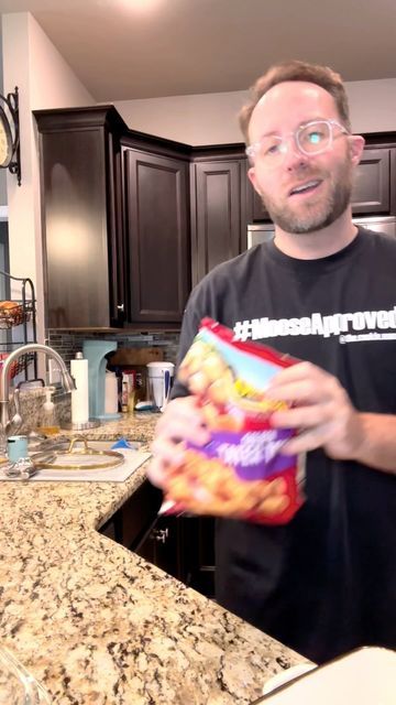 Matthew Bounds on Instagram: "Original recipe -> @the.cookin.mama_ #bigmac #casserole #tatertotcasserole #hotdish #casserolerecipe #groundbeefrecipes" Big Mac Hotdish, Bigmac Casserole, Taco Tater Tot Casserole Recipes, Ham Tater Tot Casserole, Big Mac Tater Tot Casserole, Matthew Bounds, Family Casserole, Dinner Ideas On A Budget, Big Mac Casserole