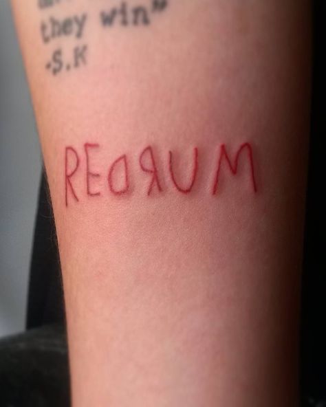 The old saying is "scared out of your skin," but these tattoos inspired by horror legend Stephen King will scare you right into yours. Ranging from Stephen King Tattoos, Horror Movie Tattoos, 16 Tattoo, Movie Tattoo, Movie Tattoos, King Tattoos, Scary Tattoos, 4 Tattoo, Inspiration Tattoo