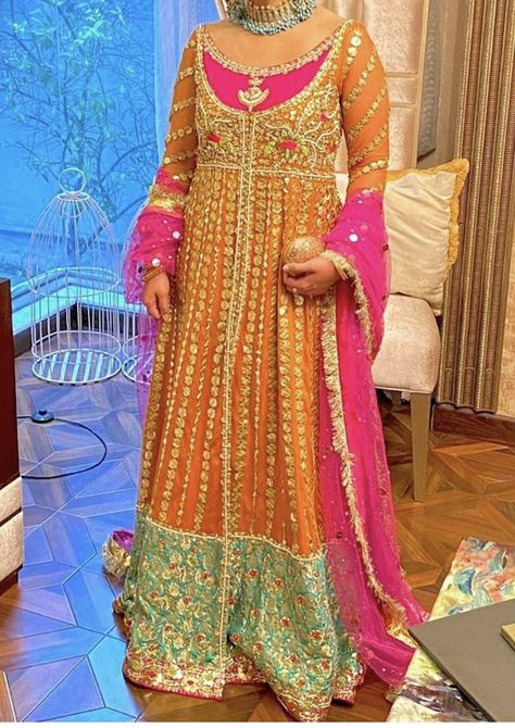 Haris Shakeel Mehndi Dresses, Haris Shakeel Dresses, Mendhi Dress, Haris Shakeel, Shaadi Ideas, Mehandi Dress, Mayon Dresses, Embellished Dresses, Affan Waheed