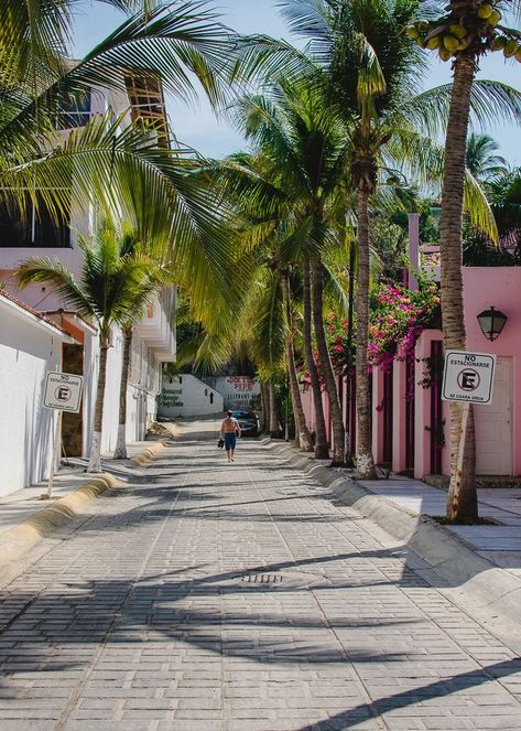 Oaxaca Mexico Travel, Mexican Town, Puerto Escondido Oaxaca, Oaxaca City, Hd Pic, Beach Town, Mexico Travel, Beautiful Places To Visit, Travel Inspo