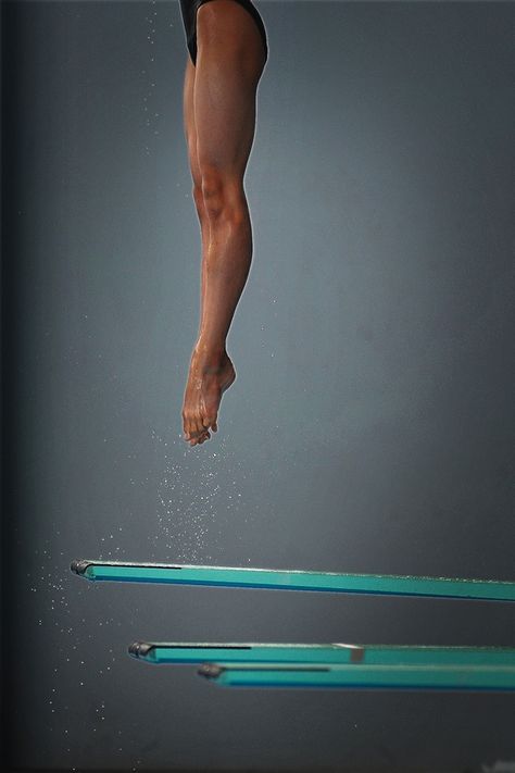 Spring Board Diving, Diving Aesthetic, Diving Sport, Springboard Diving, Olympic Diving, High Diving, Diving Quotes, Diving Springboard, Board Photography