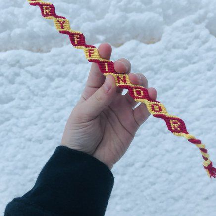 Friendship Bracelets Normal Pattern, Normal Friendship Bracelet Patterns, Harry Potter Bracelet Pattern, Harry Potter Friendship Bracelet, Normal Pattern Bracelet, Embroidery String Bracelets, Harry Potter Friendship, Gryffindor Harry Potter, Harry Potter Bracelet