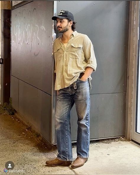 Mens Walking Outfit, Mens 70s Outfits Summer, Men California Style Outfits, Urban Cowboy Style Men, Cowboy Aesthetic Men, Fashion Asian Men, Casual Cowboy Outfit Men, Modern Cowboy Style Men, Western Outfit Men