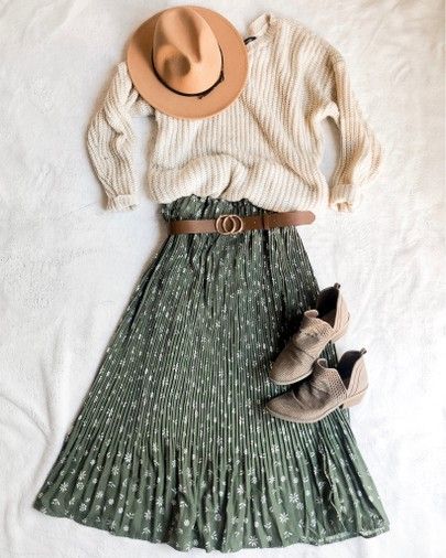 Amazon fashion, amazon outfit, amazon skirt, amazon sweater, amazon fall fashion, amazon prime, amazon finds, flat lay outfit, amazon hat, booties, sage green pleated midi skirt, cream oversized chunky knit sweater, statement belt.  “Pleats” fast forward to friday🤓🌿 .:. Happy August 53rd 😴🤪 but really...this month is going by soooo slow! I think I’m just ready for it to not be 110° er’day 🤷‍♀️  .:. This whole outfit is basically amazon!! Everything is affordable, adorable and can be worn no Tule Rok Outfits, Rok Outfit, Tule Rok, Dresses Sewing, Midi Skirt Outfit, Cute Modest Outfits, Clothing Photography, Teacher Outfits, A Skirt